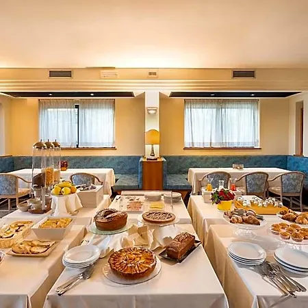 Cristallo מלון 4*