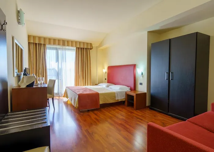 Hotel Cristallo Di La Rosetta Srl